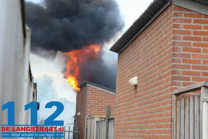 Schuurbrand aan de Erve in Waalwijk zorgt voor flinke rookontwikkeling 112 De Langstraat