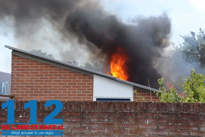 Schuurbrand aan de Erve in Waalwijk zorgt voor flinke rookontwikkeling 112 De Langstraat