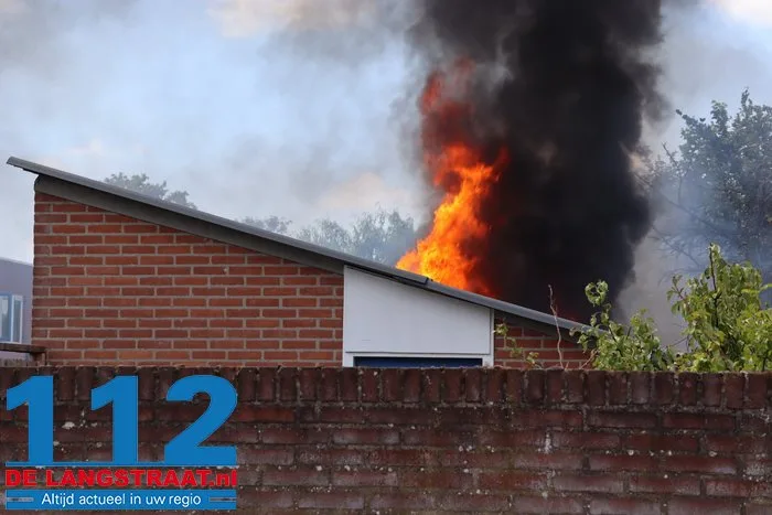 Schuurbrand aan de Erve in Waalwijk zorgt voor flinke rookontwikkeling 112 De Langstraat