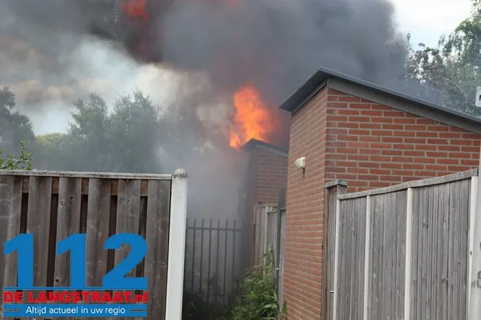 Schuurbrand aan de Erve in Waalwijk zorgt voor flinke rookontwikkeling 112 De Langstraat