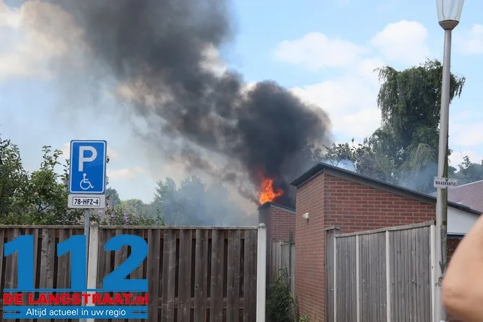 Schuurbrand aan de Erve in Waalwijk zorgt voor flinke rookontwikkeling 112 De Langstraat