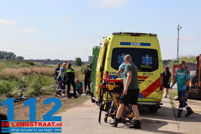 Wielrenner zonder hartslag aangetroffen in berm Waalwijk, man gered door snelle hulp van omstanders 2 Wielrenner zonder hartslag aangetroffen in berm Waalwijk, man gered door snelle hulp van omstanders 112 De Langstraat