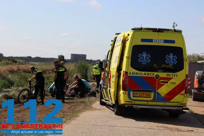 Wielrenner zonder hartslag aangetroffen in berm Waalwijk, man gered door snelle hulp van omstanders 3 Wielrenner zonder hartslag aangetroffen in berm Waalwijk, man gered door snelle hulp van omstanders 112 De Langstraat