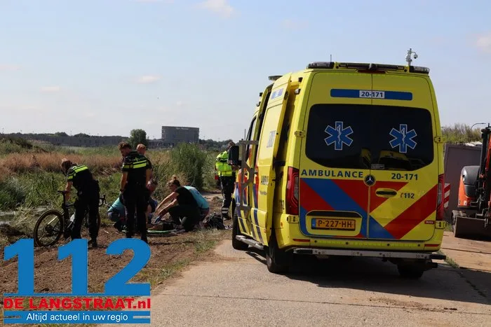 Wielrenner zonder hartslag aangetroffen in berm Waalwijk, man gered door snelle hulp van omstanders 4 Wielrenner zonder hartslag aangetroffen in berm Waalwijk, man gered door snelle hulp van omstanders 112 De Langstraat