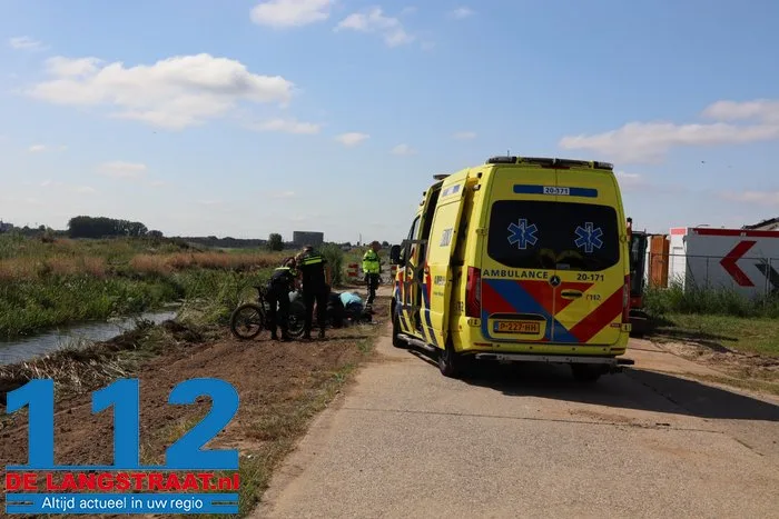 Wielrenner zonder hartslag aangetroffen in berm Waalwijk, man gered door snelle hulp van omstanders 5 Wielrenner zonder hartslag aangetroffen in berm Waalwijk, man gered door snelle hulp van omstanders 112 De Langstraat