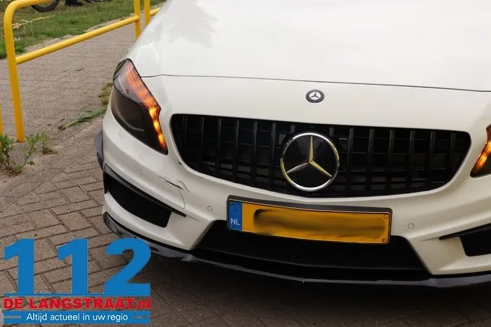 Fietser gewond na aanrijding met auto op Burgemeester de Geusstraat in Waalwijk 11 Fietser gewond na aanrijding met auto op Burgemeester de Geusstraat in Waalwijk 112 De Langstraat
