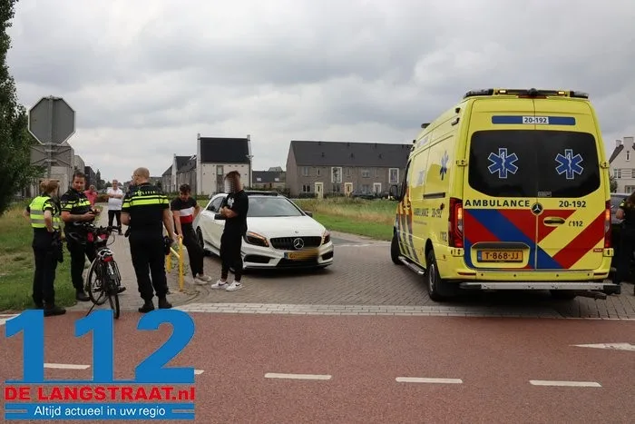Fietser gewond na aanrijding met auto op Burgemeester de Geusstraat in Waalwijk 14 Fietser gewond na aanrijding met auto op Burgemeester de Geusstraat in Waalwijk 112 De Langstraat