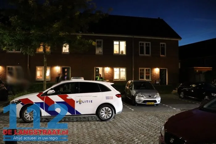 Vrouw overleden bij geweldsincident in Vlijmen, man aangehouden 2 Vrouw overleden bij geweldsincident in Vlijmen, man aangehouden 112 De Langstraat