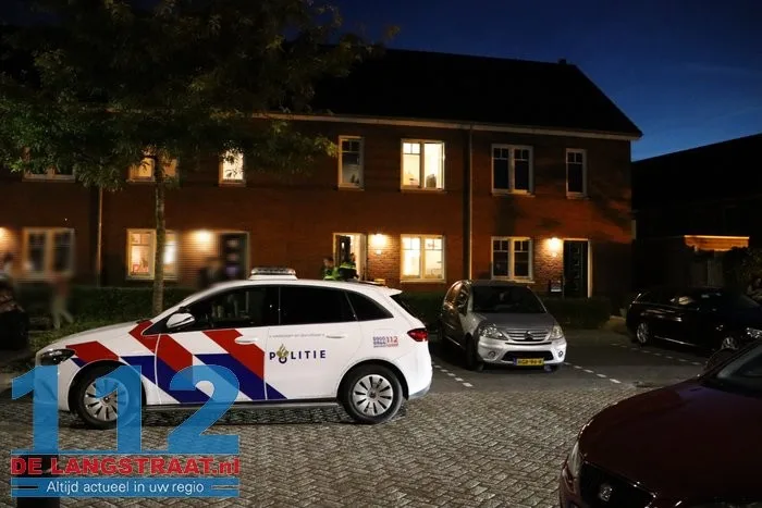 Vrouw overleden bij geweldsincident in Vlijmen, man aangehouden 3 Vrouw overleden bij geweldsincident in Vlijmen, man aangehouden 112 De Langstraat