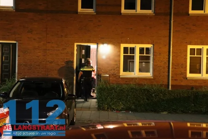Vrouw overleden bij geweldsincident in Vlijmen, man aangehouden 8 Vrouw overleden bij geweldsincident in Vlijmen, man aangehouden 112 De Langstraat