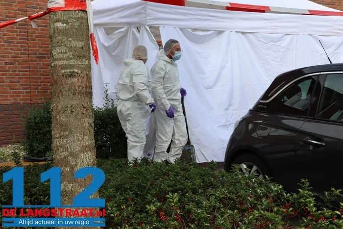 (UPDATE) Vrouw (38) overleden bij huiselijk geweld in Vlijmen, man (35) aangehouden: ‘Kindje is door buren opgevangen’ 7 (UPDATE) Vrouw (38) overleden bij huiselijk geweld in Vlijmen, man (35) aangehouden: ‘Kindje is door buren opgevangen’ 112 De Langstraat