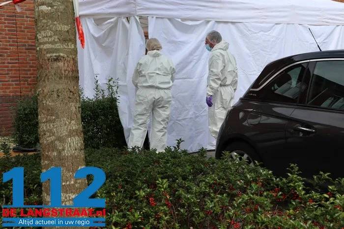 (UPDATE) Vrouw (38) overleden bij huiselijk geweld in Vlijmen, man (35) aangehouden: ‘Kindje is door buren opgevangen’ 9 (UPDATE) Vrouw (38) overleden bij huiselijk geweld in Vlijmen, man (35) aangehouden: ‘Kindje is door buren opgevangen’ 112 De Langstraat