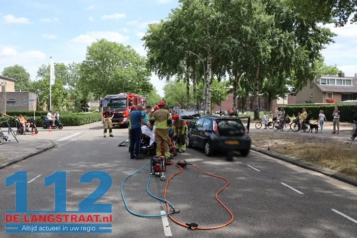 Vier auto’s botsen op elkaar op Blyde Incomstelaan in Waalwijk 3 Vier auto’s botsen op elkaar op Blyde Incomstelaan in Waalwijk 112 De Langstraat
