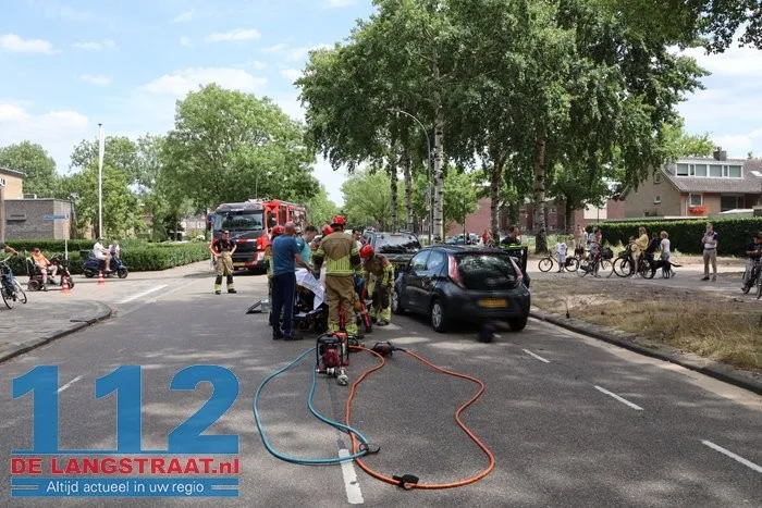 Vier auto’s botsen op elkaar op Blyde Incomstelaan in Waalwijk 4 Vier auto’s botsen op elkaar op Blyde Incomstelaan in Waalwijk 112 De Langstraat