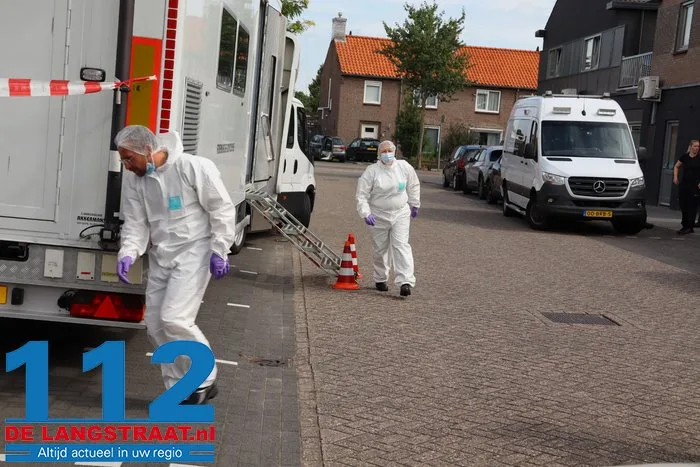 (UPDATE) Vrouw (38) overleden bij huiselijk geweld in Vlijmen, man (35) aangehouden: ‘Kindje is door buren opgevangen’ 11 (UPDATE) Vrouw (38) overleden bij huiselijk geweld in Vlijmen, man (35) aangehouden: ‘Kindje is door buren opgevangen’ 112 De Langstraat