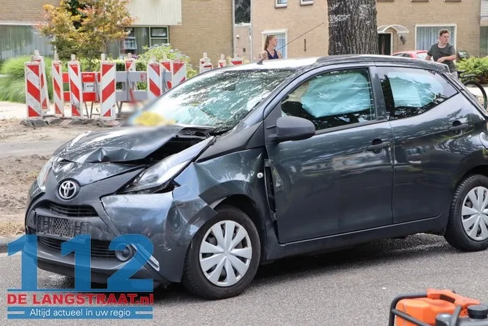 Vier auto’s botsen op elkaar op Blyde Incomstelaan in Waalwijk 6 Vier auto’s botsen op elkaar op Blyde Incomstelaan in Waalwijk 112 De Langstraat