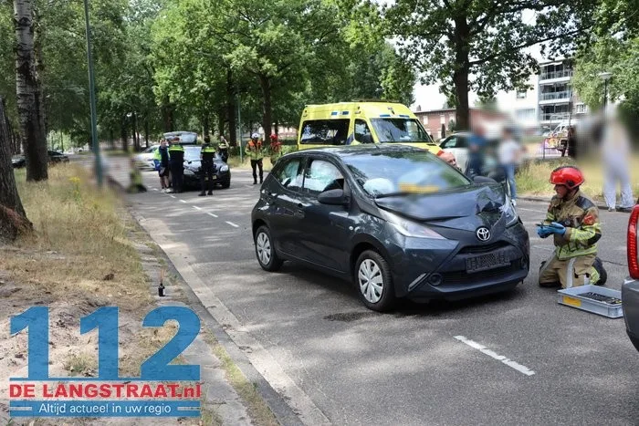 Vier auto’s botsen op elkaar op Blyde Incomstelaan in Waalwijk 10 Vier auto’s botsen op elkaar op Blyde Incomstelaan in Waalwijk 112 De Langstraat