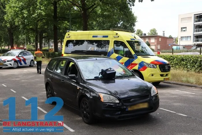 Vier auto’s botsen op elkaar op Blyde Incomstelaan in Waalwijk 12 Vier auto’s botsen op elkaar op Blyde Incomstelaan in Waalwijk 112 De Langstraat