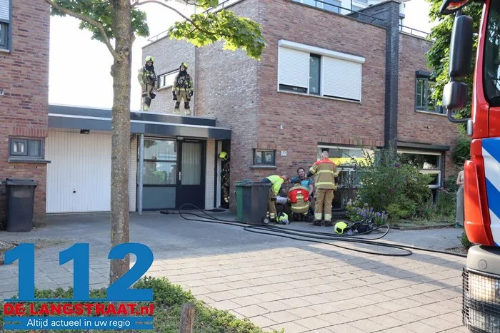 Klein woningbrandje aan de Schoolmeesterstraat in Vlijmen 4 Klein woningbrandje aan de Schoolmeesterstraat in Vlijmen 112 De Langstraat