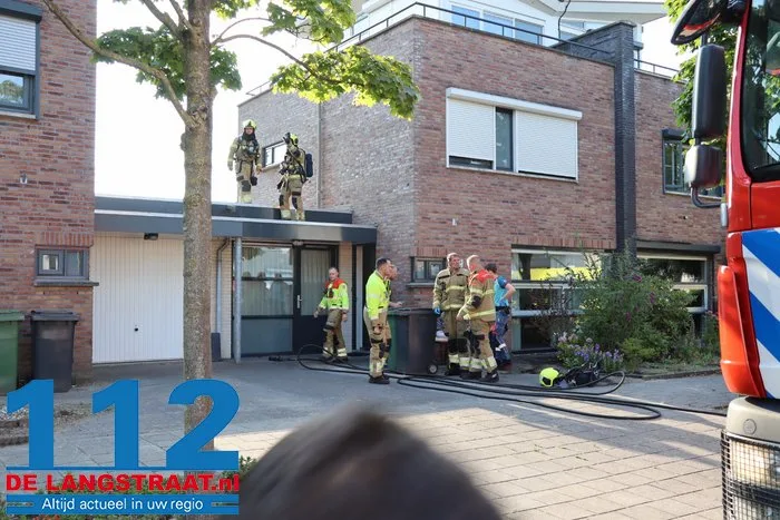 Klein woningbrandje aan de Schoolmeesterstraat in Vlijmen 5 Klein woningbrandje aan de Schoolmeesterstraat in Vlijmen 112 De Langstraat