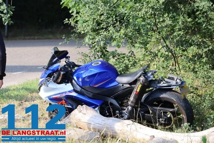 Motorrijder gewond bij val in Loon op Zand, slachtoffer naar het ziekenhuis 5 Motorrijder gewond bij val in Loon op Zand, slachtoffer naar het ziekenhuis 112 De Langstraat