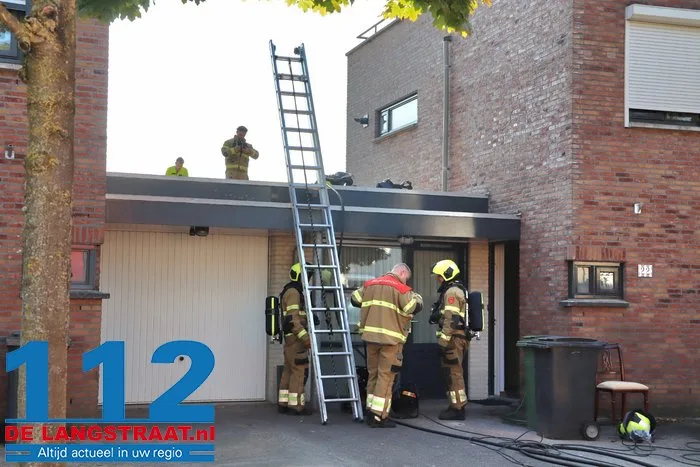 Klein woningbrandje aan de Schoolmeesterstraat in Vlijmen 13 Klein woningbrandje aan de Schoolmeesterstraat in Vlijmen 112 De Langstraat