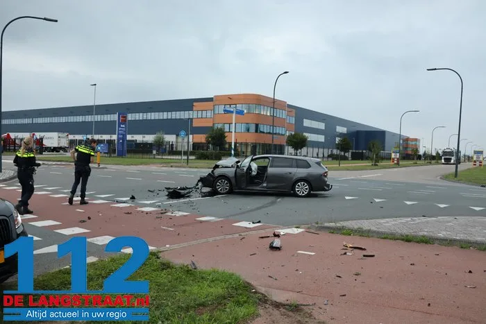 Flinke aanrijding op beruchte kruising Kloosterheulweg in Waalwijk 5 Flinke aanrijding op beruchte kruising Kloosterheulweg in Waalwijk 112 De Langstraat