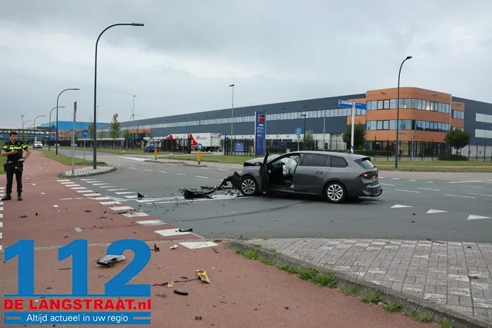 Flinke aanrijding op beruchte kruising Kloosterheulweg in Waalwijk 6 Flinke aanrijding op beruchte kruising Kloosterheulweg in Waalwijk 112 De Langstraat