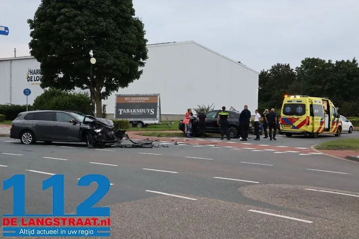 Flinke aanrijding op beruchte kruising Kloosterheulweg in Waalwijk 14 Flinke aanrijding op beruchte kruising Kloosterheulweg in Waalwijk 112 De Langstraat