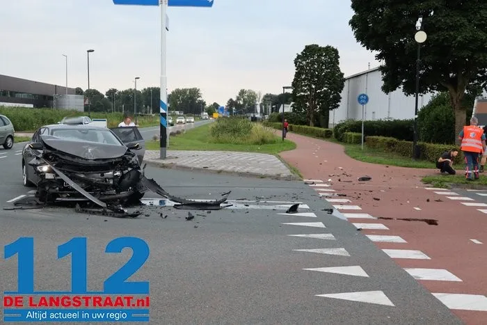Flinke aanrijding op beruchte kruising Kloosterheulweg in Waalwijk 17 Flinke aanrijding op beruchte kruising Kloosterheulweg in Waalwijk 112 De Langstraat