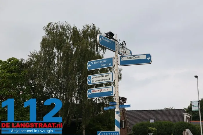 Gemeente is het helemaal zat, maar grappenmakers blijven lol hebben: weer fiets in paal in Drunen 3 Gemeente is het helemaal zat, maar grappenmakers blijven lol hebben: weer fiets in paal in Drunen 112 De Langstraat