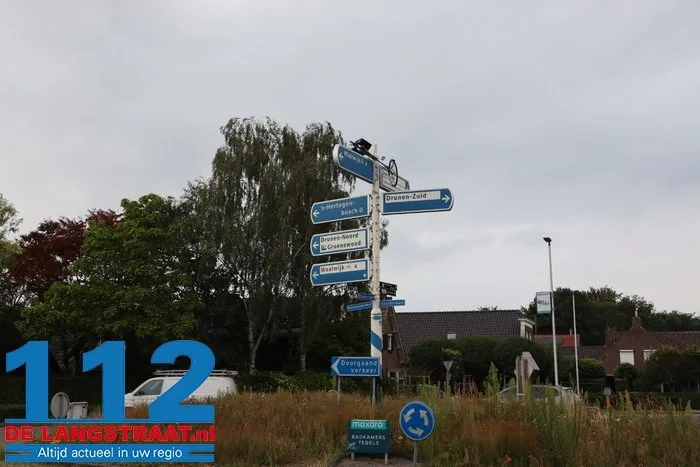 Gemeente is het helemaal zat, maar grappenmakers blijven lol hebben: weer fiets in paal in Drunen 4 Gemeente is het helemaal zat, maar grappenmakers blijven lol hebben: weer fiets in paal in Drunen 112 De Langstraat