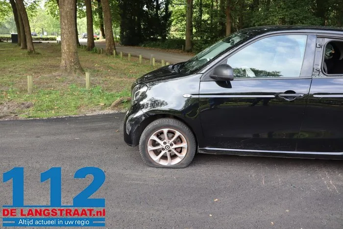 Botsing op Hoefsvenlaan in Waalwijk: twee auto's betrokken 112 De Langstraat