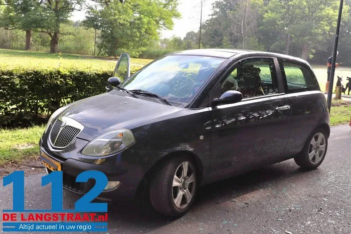 Botsing op Hoefsvenlaan in Waalwijk: twee auto's betrokken 112 De Langstraat