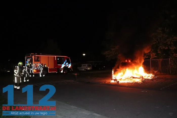 Caravan brandt volledig uit aan Stijn Streuvelsstraat in Waalwijk 9 Caravan brandt volledig uit aan Stijn Streuvelsstraat in Waalwijk 112 De Langstraat