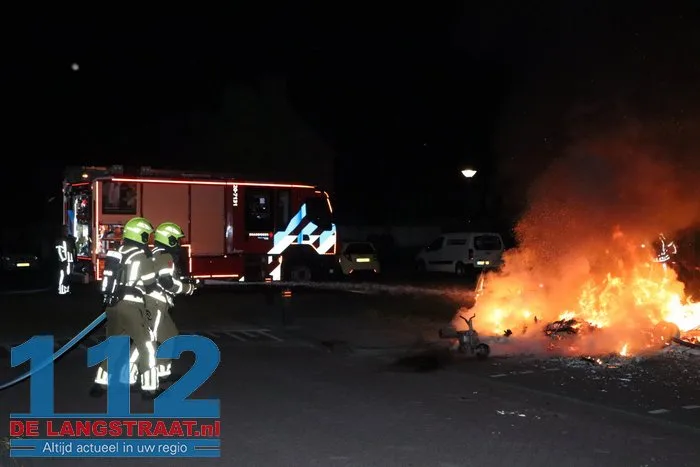 Caravan brandt volledig uit aan Stijn Streuvelsstraat in Waalwijk 11 Caravan brandt volledig uit aan Stijn Streuvelsstraat in Waalwijk 112 De Langstraat