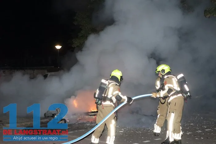 Caravan brandt volledig uit aan Stijn Streuvelsstraat in Waalwijk 13 Caravan brandt volledig uit aan Stijn Streuvelsstraat in Waalwijk 112 De Langstraat