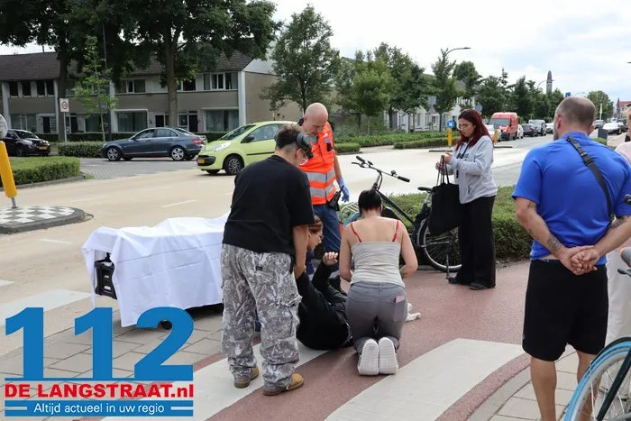 Scooterrijder gewond na botsing tegen paal op kruising Grotestraat in Waalwijk 3 Scooterrijder gewond na botsing tegen paal op kruising Grotestraat in Waalwijk 112 De Langstraat