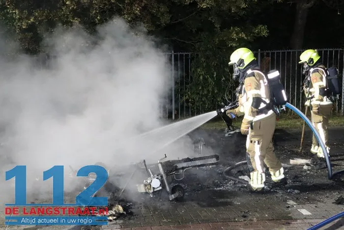 Caravan brandt volledig uit aan Stijn Streuvelsstraat in Waalwijk 19 Caravan brandt volledig uit aan Stijn Streuvelsstraat in Waalwijk 112 De Langstraat