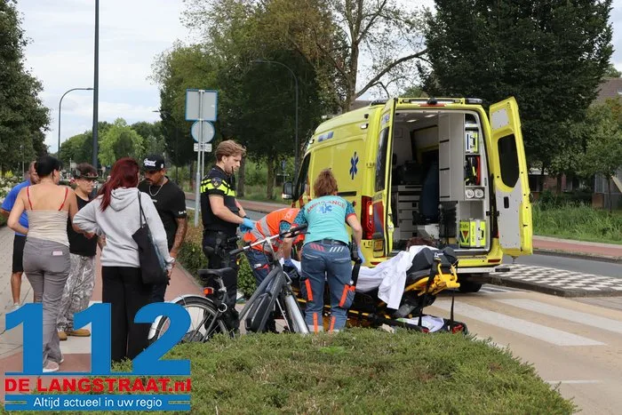Scooterrijder gewond na botsing tegen paal op kruising Grotestraat in Waalwijk 7 Scooterrijder gewond na botsing tegen paal op kruising Grotestraat in Waalwijk 112 De Langstraat