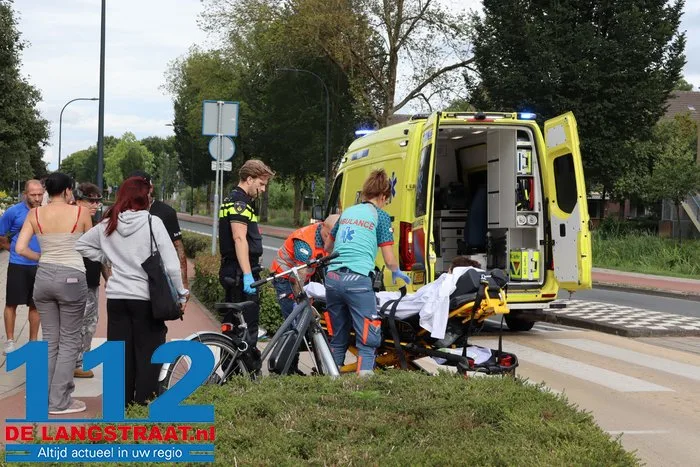 Scooterrijder gewond na botsing tegen paal op kruising Grotestraat in Waalwijk 8 Scooterrijder gewond na botsing tegen paal op kruising Grotestraat in Waalwijk 112 De Langstraat