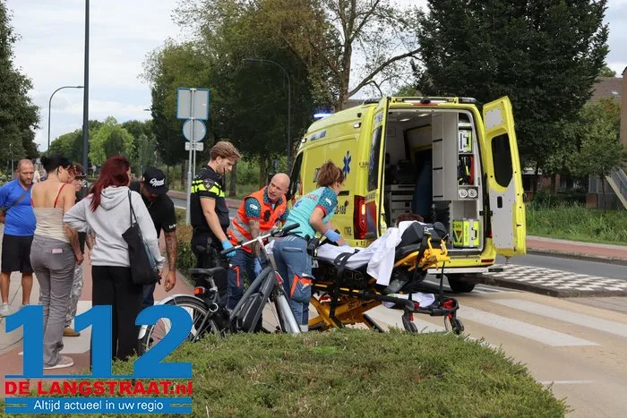 Scooterrijder gewond na botsing tegen paal op kruising Grotestraat in Waalwijk 9 Scooterrijder gewond na botsing tegen paal op kruising Grotestraat in Waalwijk 112 De Langstraat
