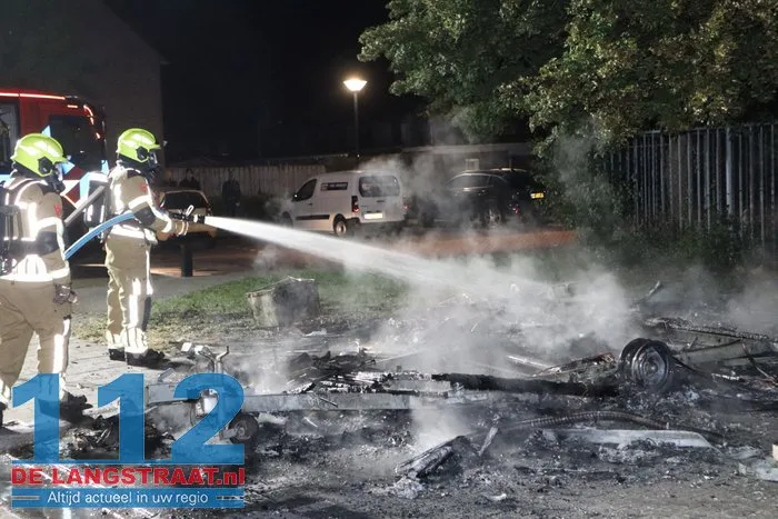 Caravan brandt volledig uit aan Stijn Streuvelsstraat in Waalwijk 20 Caravan brandt volledig uit aan Stijn Streuvelsstraat in Waalwijk 112 De Langstraat