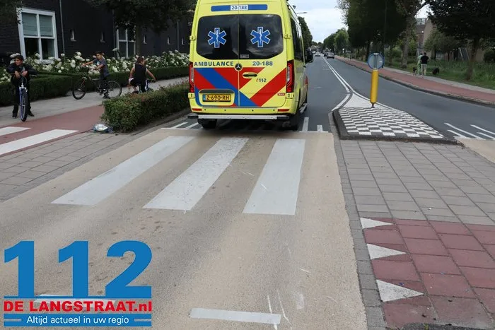 Scooterrijder gewond na botsing tegen paal op kruising Grotestraat in Waalwijk 12 Scooterrijder gewond na botsing tegen paal op kruising Grotestraat in Waalwijk 112 De Langstraat