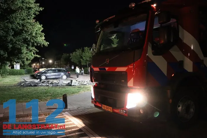 Caravan brandt volledig uit aan Stijn Streuvelsstraat in Waalwijk 21 Caravan brandt volledig uit aan Stijn Streuvelsstraat in Waalwijk 112 De Langstraat
