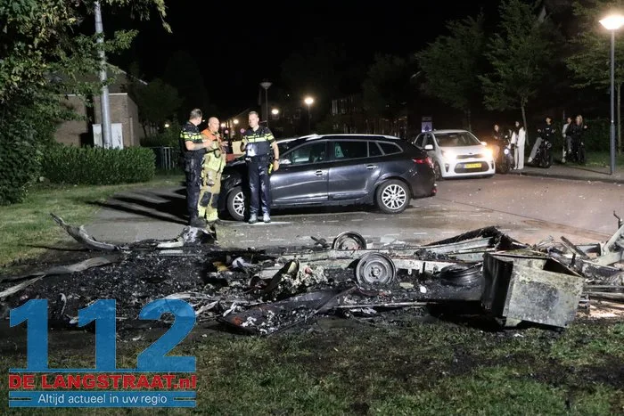Caravan brandt volledig uit aan Stijn Streuvelsstraat in Waalwijk 22 Caravan brandt volledig uit aan Stijn Streuvelsstraat in Waalwijk 112 De Langstraat