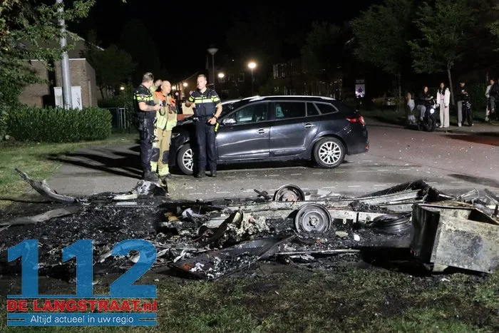 Caravan brandt volledig uit aan Stijn Streuvelsstraat in Waalwijk 23 Caravan brandt volledig uit aan Stijn Streuvelsstraat in Waalwijk 112 De Langstraat