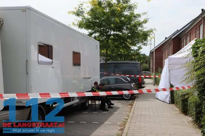 (UPDATE) Vrouw (38) overleden bij huiselijk geweld in Vlijmen, man (35) aangehouden: ‘Kindje is door buren opgevangen’ 16 (UPDATE) Vrouw (38) overleden bij huiselijk geweld in Vlijmen, man (35) aangehouden: ‘Kindje is door buren opgevangen’ 112 De Langstraat