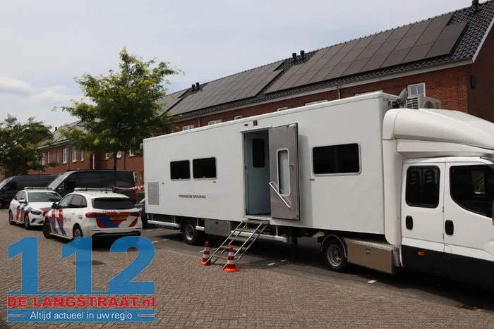 (UPDATE) Vrouw (38) overleden bij huiselijk geweld in Vlijmen, man (35) aangehouden: ‘Kindje is door buren opgevangen’ 22 (UPDATE) Vrouw (38) overleden bij huiselijk geweld in Vlijmen, man (35) aangehouden: ‘Kindje is door buren opgevangen’ 112 De Langstraat
