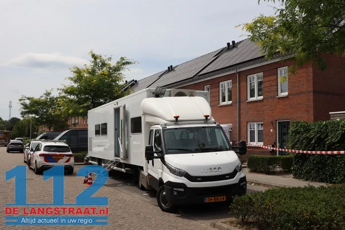 (UPDATE) Vrouw (38) overleden bij huiselijk geweld in Vlijmen, man (35) aangehouden: ‘Kindje is door buren opgevangen’ 23 (UPDATE) Vrouw (38) overleden bij huiselijk geweld in Vlijmen, man (35) aangehouden: ‘Kindje is door buren opgevangen’ 112 De Langstraat